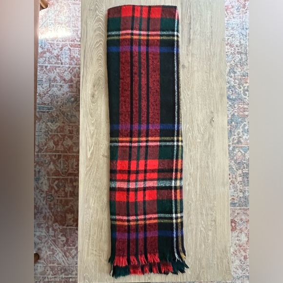 Extra Large Tartan Scarf - Picture 3 of 3